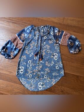 Womens size X small Floral Blouse Excellent Blue 3/4 Sleeve
